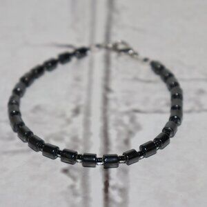 NWOT Natural hematite and glass beaded Bracelet 7.5"